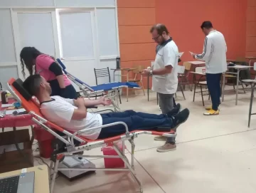 Hubo un leve repunte en la donación de sangre, pero dicen que sigue siendo insuficiente