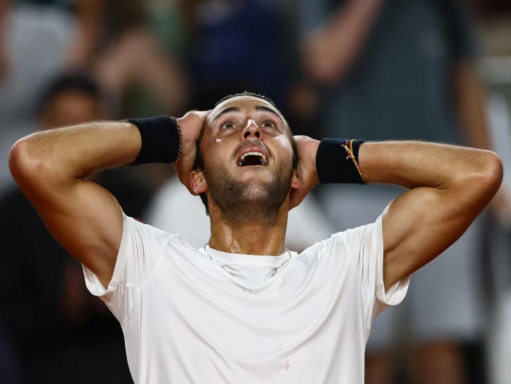 Etcheverry, enorme en Roland Garros: está en cuartos de final