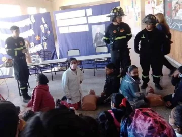 Bomberos enseñan RCP en las escuelas para que más gente sepa salvar vidas