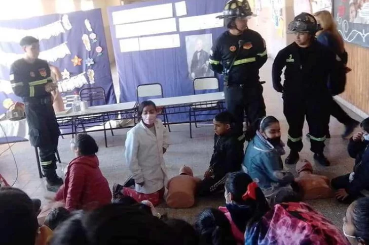 Bomberos enseñan RCP en las escuelas para que más gente sepa salvar vidas