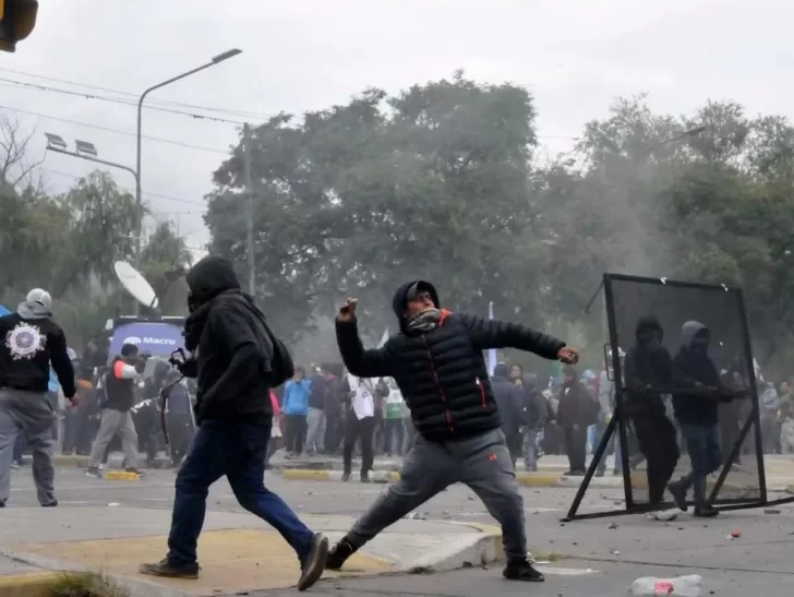 Caos y ataques en Jujuy por la reforma de la Constitución