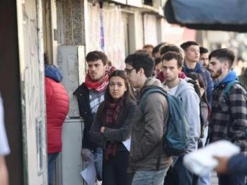 Una leve baja del desempleo: un 6,9% en el primer trimestre