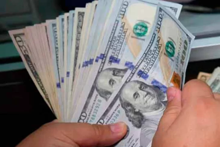 El dólar blue cerró con una caída de un peso, a $483 por unidad