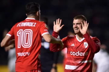 River goleó en su visita a Banfield y se consolida en la cima