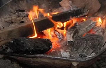 Cuatro niños y una mujer, intoxicados con monóxido de carbono en dos viviendas