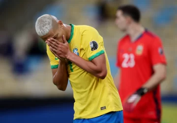 Brasil festejaba el empate, pero la jugada quedó invalidada por offside