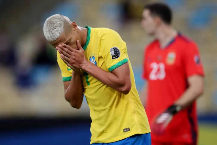 Brasil festejaba el empate, pero la jugada quedó invalidada por offside