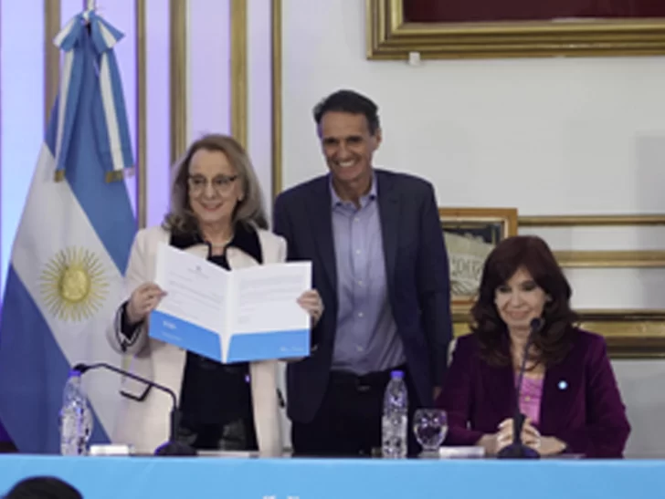 CFK le pasó factura a Alberto y Scioli por la puja para las PASO