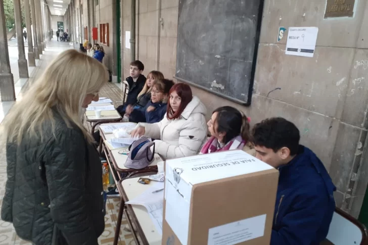 A diferencia del 14 de mayo, casi no hubo quejas por demora en apertura de mesas o faltante de votos