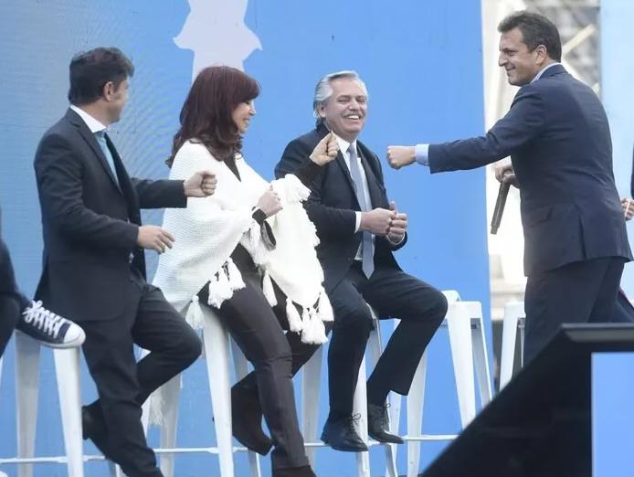 Una histórica foto de unidad con Massa, CFK y Alberto en Salliqueló