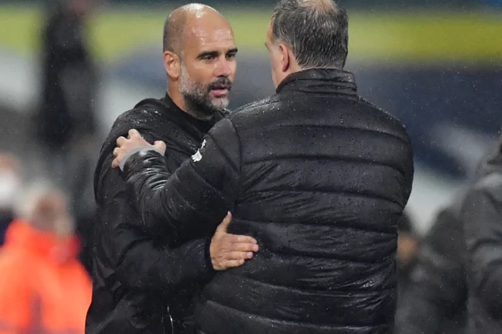 Bielsa y Guardiola, a mano