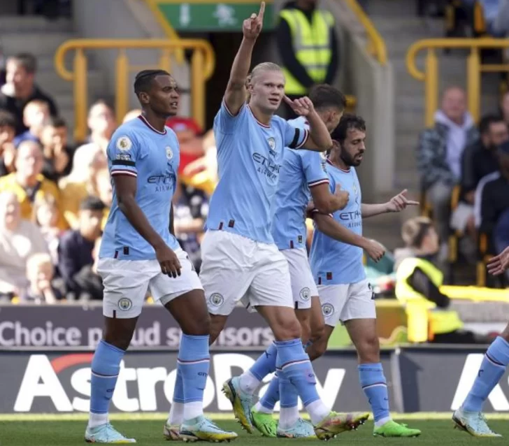 Manchester City goleó y quedó en la punta