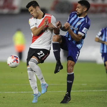 River se complicó solo el boleto