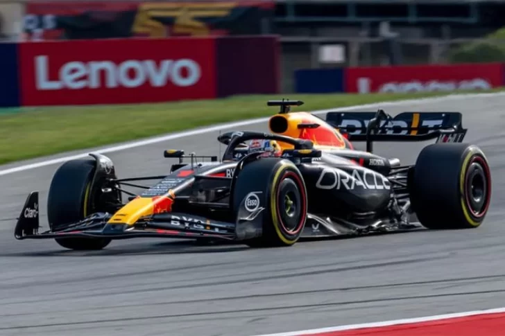 Verstappen afina su Red Bull con el mejor tiempo en los ensayos del GP de Gran Bretaña