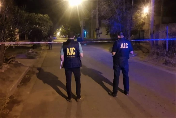 Hallan el cadáver baleado de un hombre en un barrio de Rosario