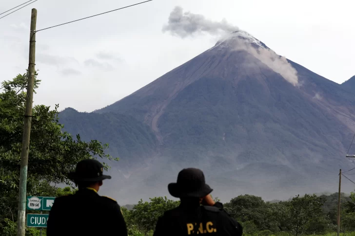Cinco días después, el volcán de Fuego sigue activo en Guatemala