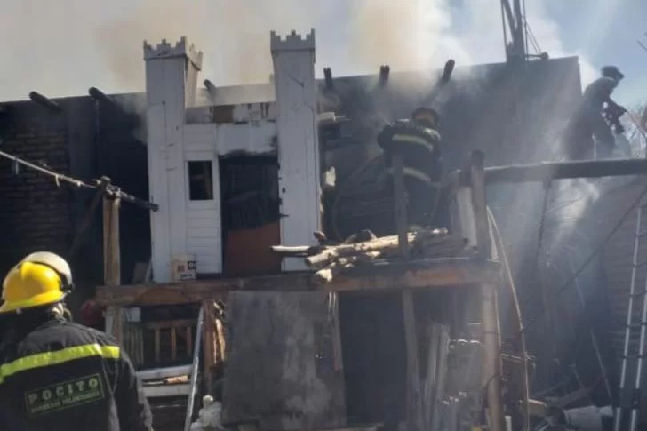 El cortocircuito de un lavarropas causó el voraz incendio en el depósito de una casa en Pocito