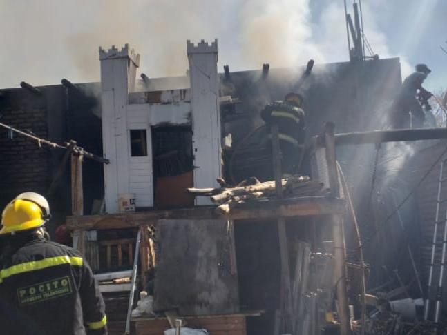 El cortocircuito de un lavarropas causó el voraz incendio en el depósito de una casa en Pocito