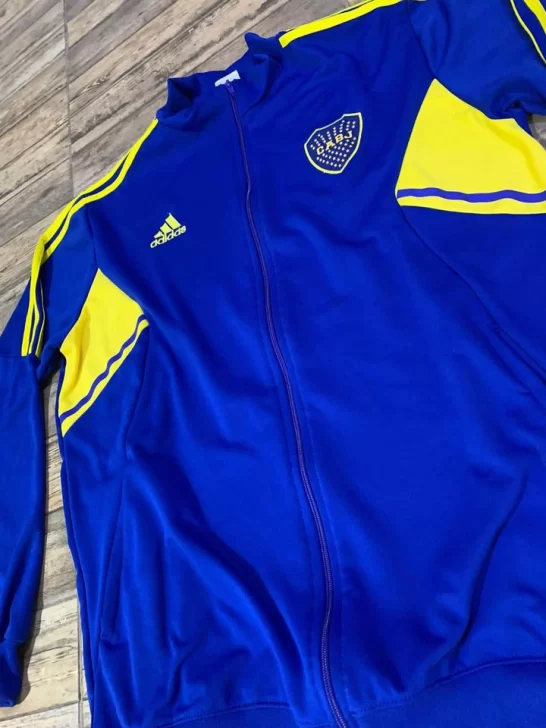 Dos meses de cárcel por robarse una campera de Boca de una galería del centro