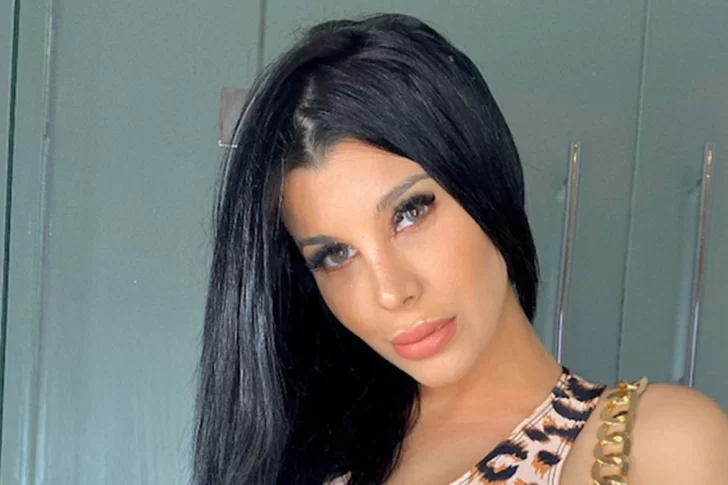 Charlotte Caniggia, en un topless brutal