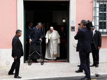 Pincelada final del Papa a un mural portugués