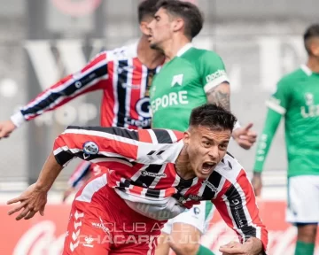 Chacarita no perdonó a Ferro y sigue de líder