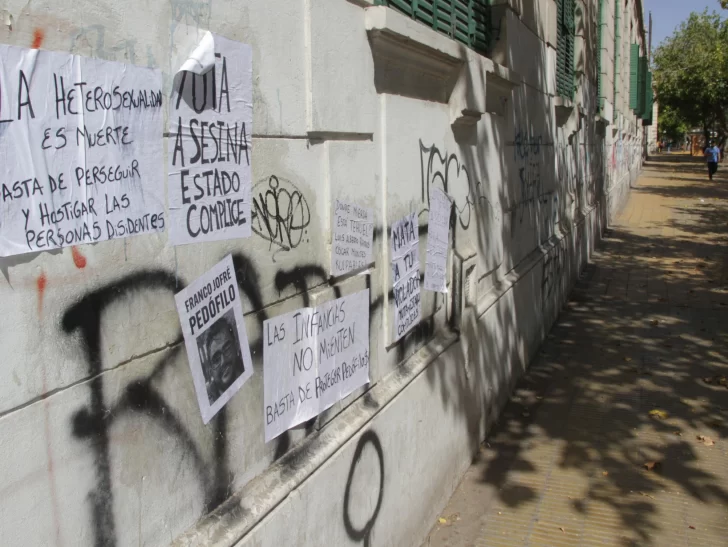 8M: un paso atrás en la causa por las pintadas en la Escuela Normal