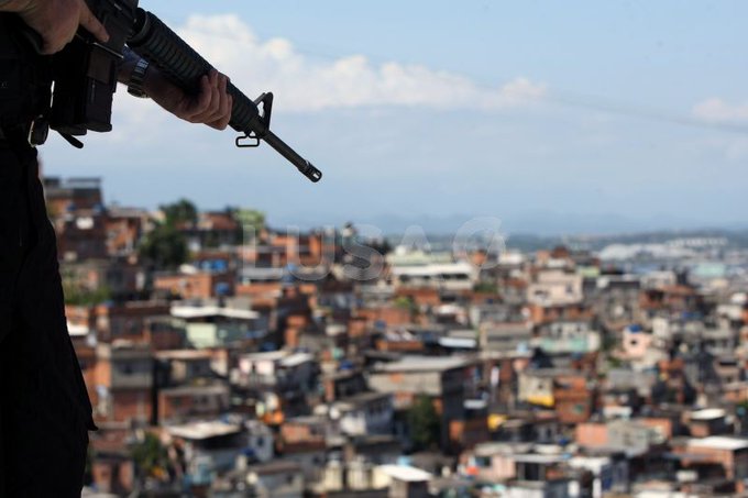 Río de Janeiro pagará US$ 1.000 a cada policía que confisque un fusil a narcos