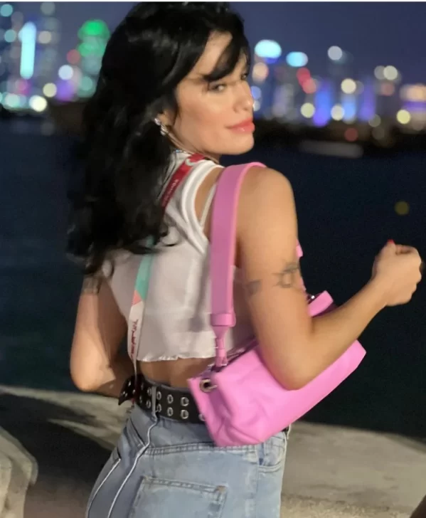 Lali Espósito se muestra con una bikini impactante