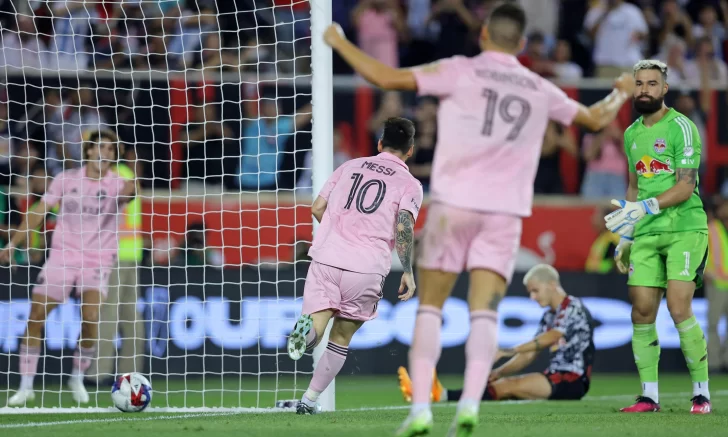 Lio largó en el banco y lo cerró con un gol