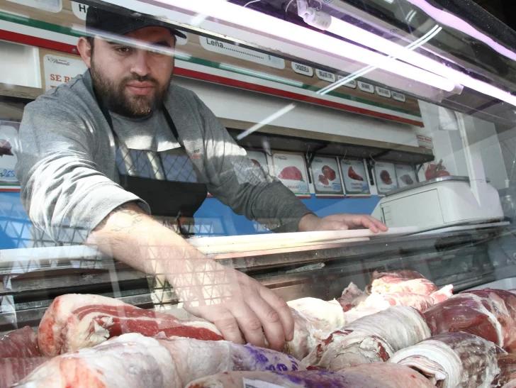 Un asalariado compra hoy un kilo de carne y hace 10 años le alcanzaban 5