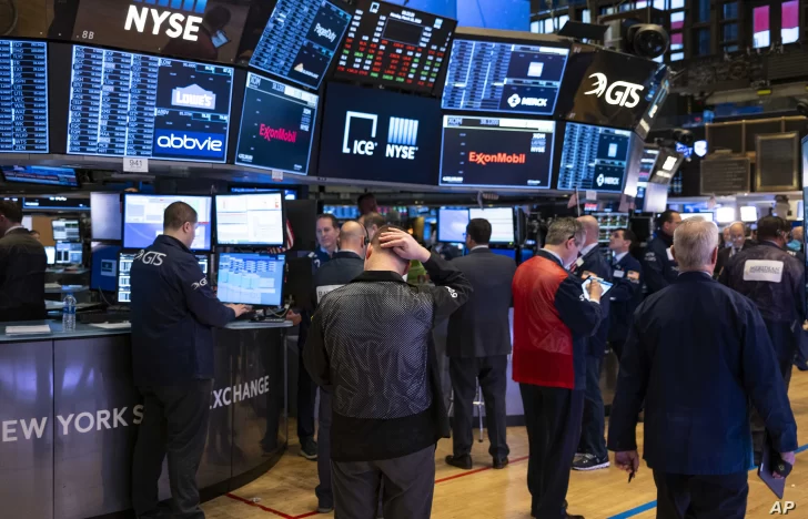 Por rechazos a la oferta de canje de deuda, acciones argentinas cayeron hasta 6% en Wall Street