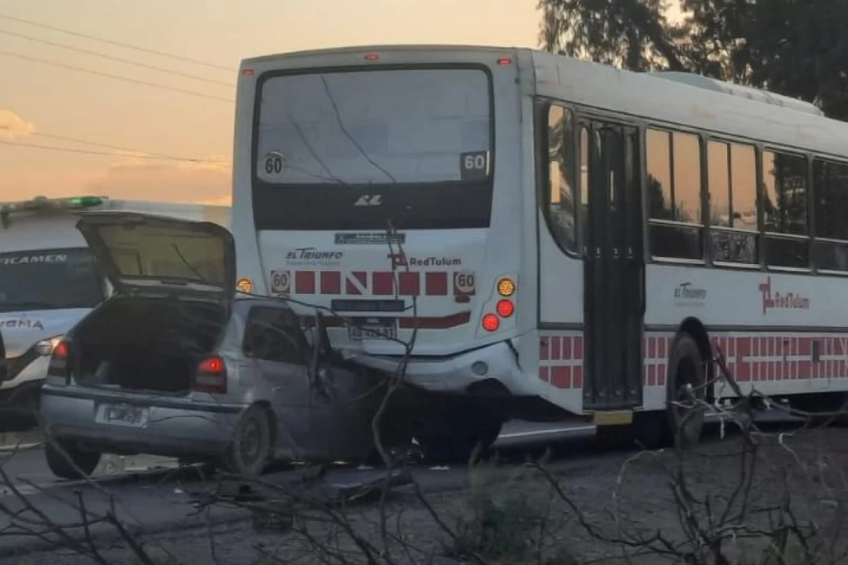 Impactante Accidente En Ruta 20 Un Auto Se Incrustó Con Un Micro