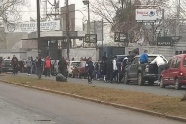 Barrabravas hicieron una caravana para despedir al ladrón asesinado por el jubilado