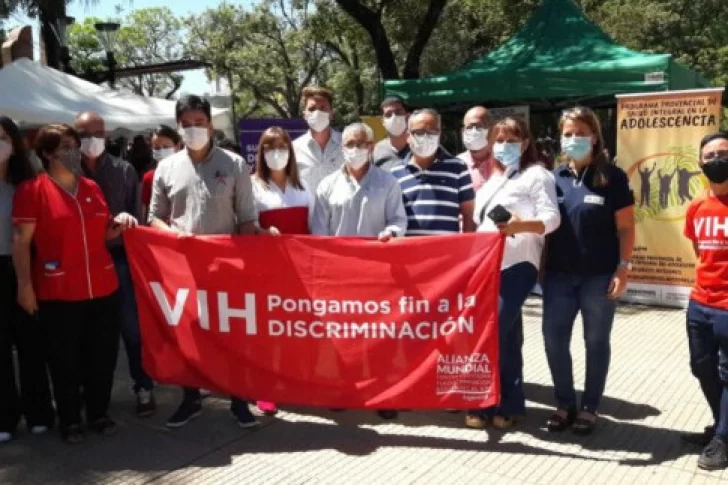 Reglamentan ley para ayudar a gente con HIV y con hepatitis