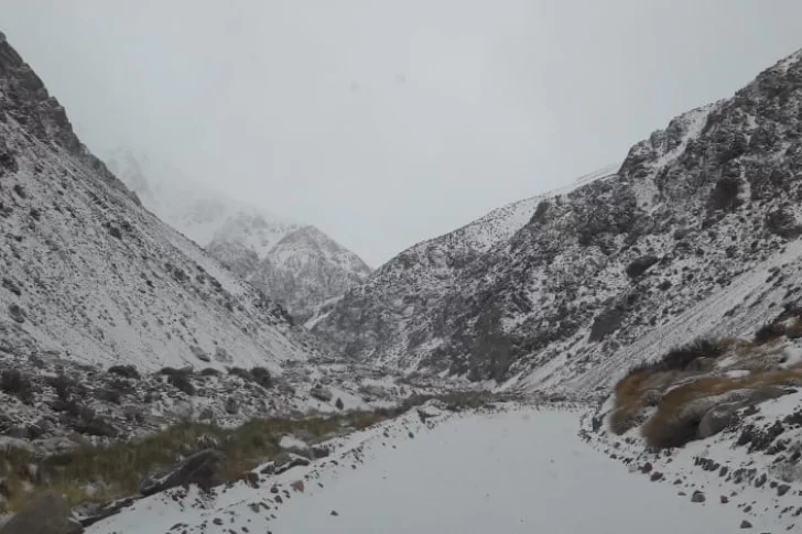 Con una gran nevada estiman que se acumularon 12 cm en Calingasta