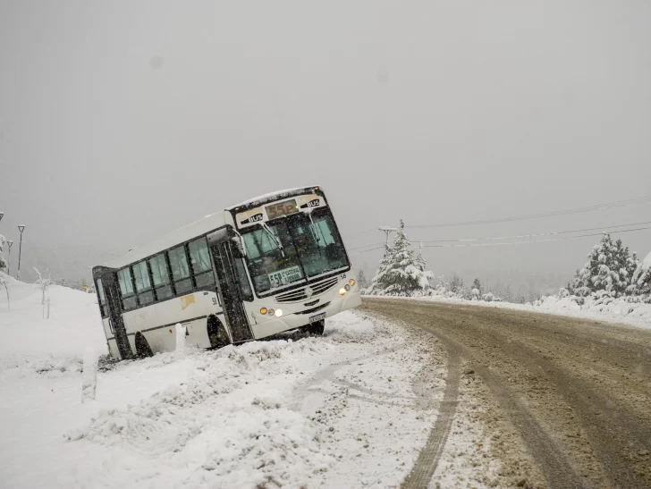 Bariloche, sin clases por la nieve