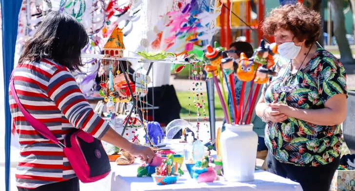 La Plaza Laprida volvió a recibir a los artesanos