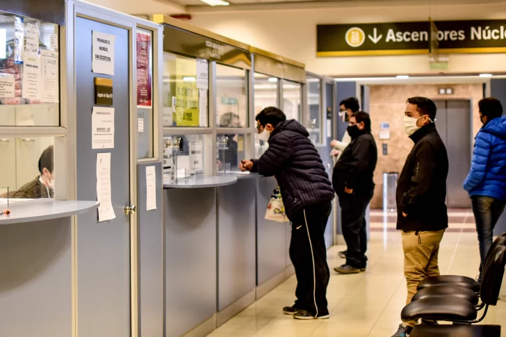 A partir del 13, en la administración pública habrá 2 horarios de atención