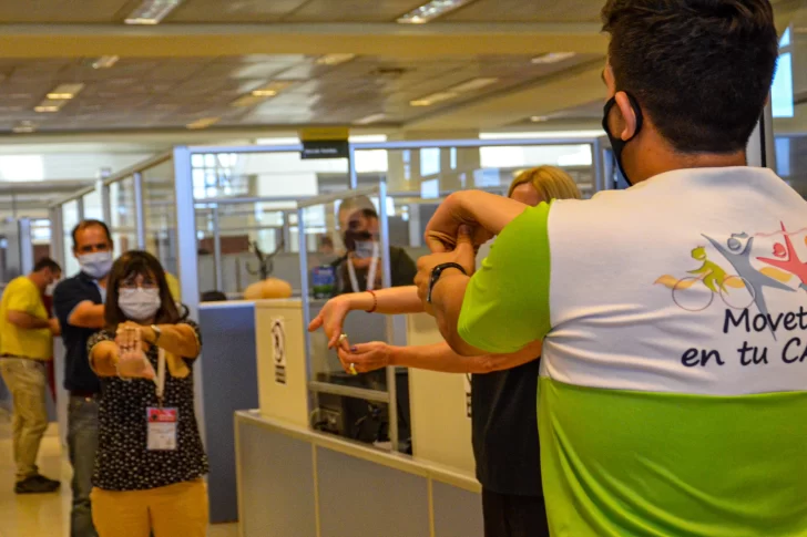 Con ejercicios en las oficinas comenzaron con “Pausa Activa”