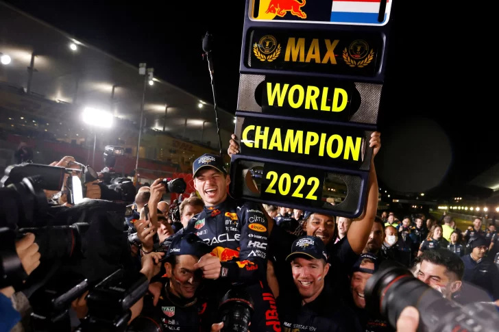 Con lluvia y confusión, Verstappen logró el bicampeonato de la F1