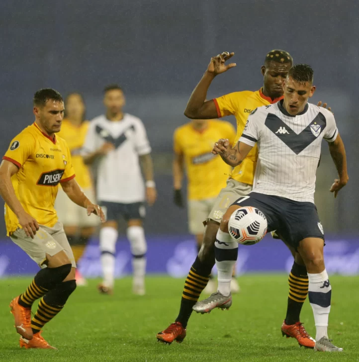 Vélez le ganó al Barcelona por la mínima