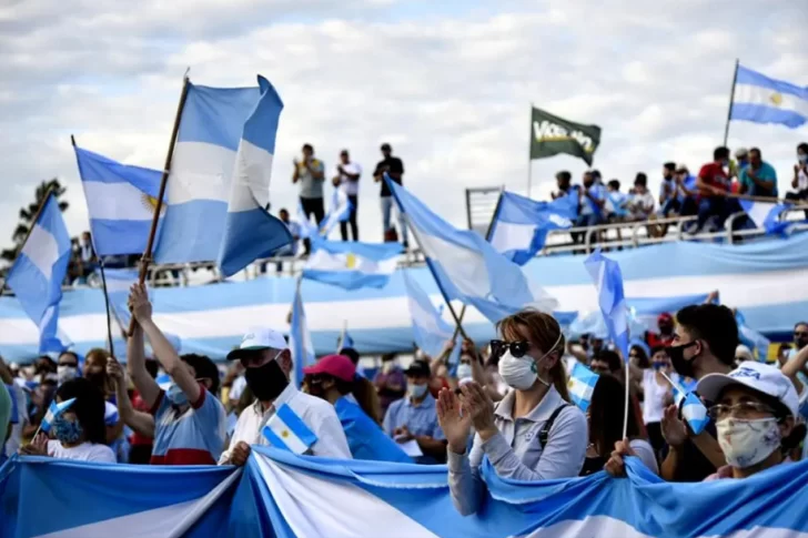 Cruces del Gobierno y la oposición por banderazo nacional de mañana