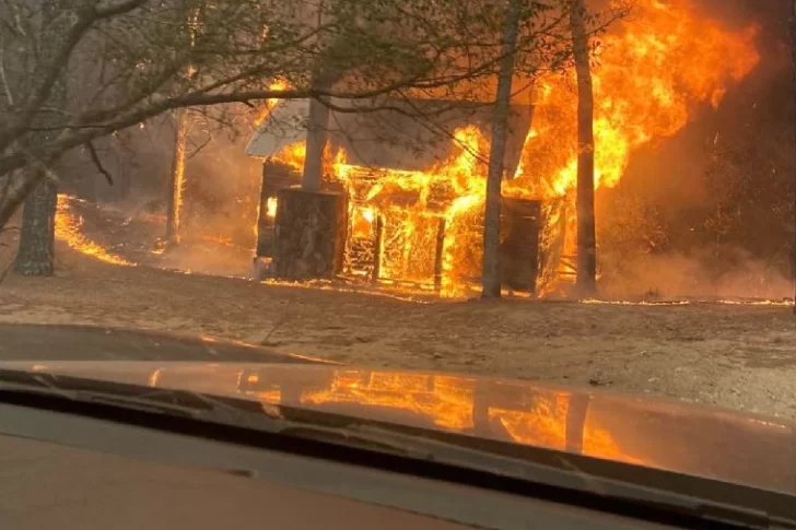 Incendios en Calamuchita arrasan casas y cabañas