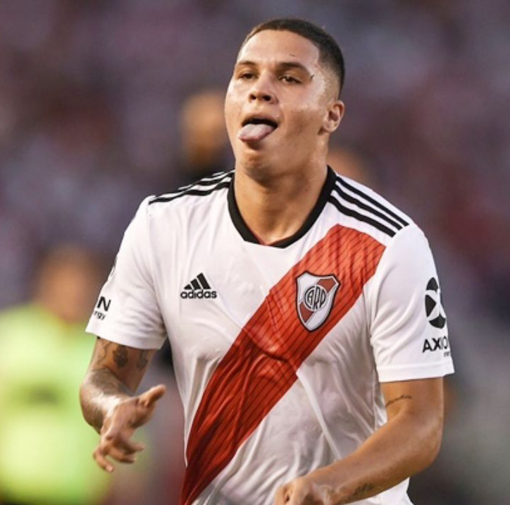 Ajax puso los ojos en Quintero