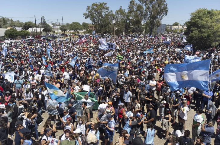 Por presión social, el gobernador de Chubut frena la ley de minería