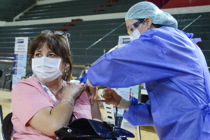 Vacunas: preparan un seguimiento on line para saber cuánto falta para el turno