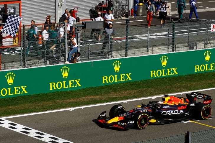 F1: Verstappen dio una clase de manejo