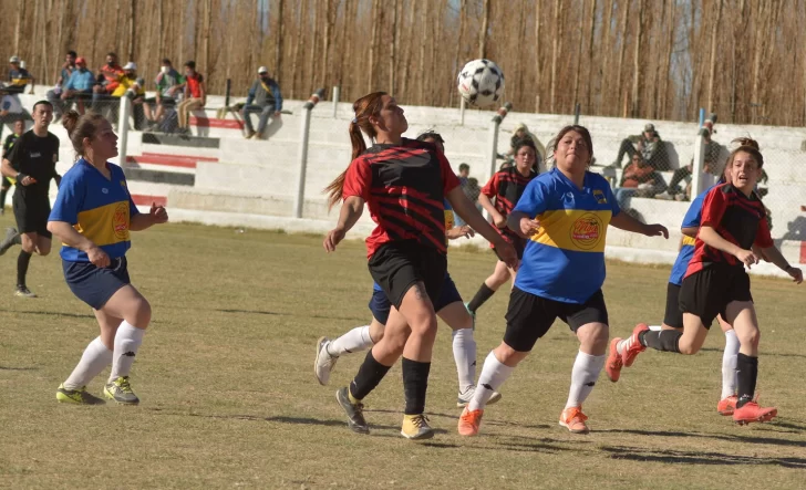 Iglesia volvió al juego, y la acción en Albardón no para