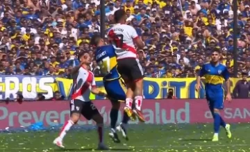 Polémica: la falta que pidió todo Boca en la previa del primer gol